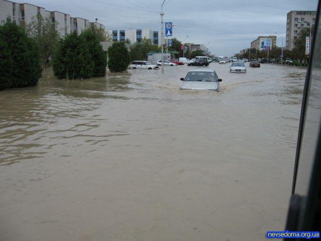 16 октября в г. Актау прошел дождь. За три часа выпала полугодовая норма (9 фотографиий)