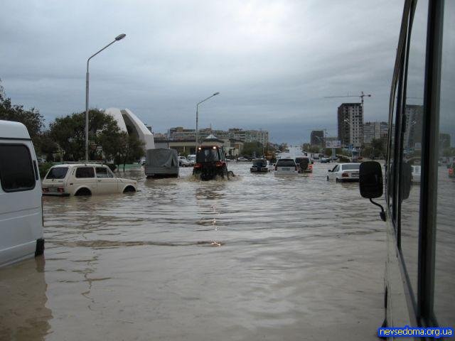 16 октября в г. Актау прошел дождь. За три часа выпала полугодовая норма (9 фотографиий)