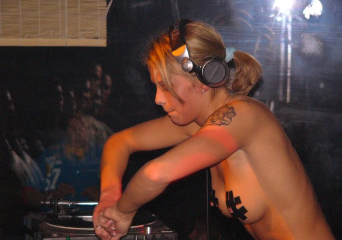 DJ Niki Belucci (70 )