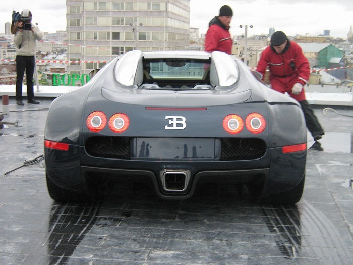Bugatti Veyron   (9 )
