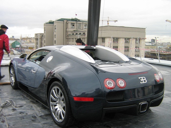 Bugatti Veyron   (9 )