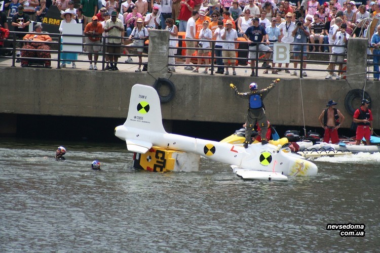   Red Bull Flugtag - Nashville 2007 (80 )