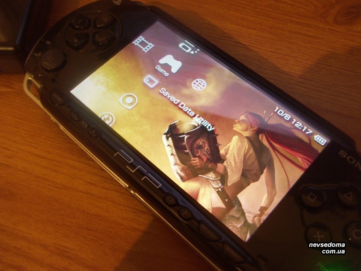 Геймерша трахается во время игры на PSP