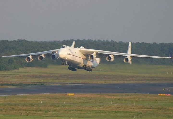Antonov AN-225 the worlds heaviest and largest jet 1