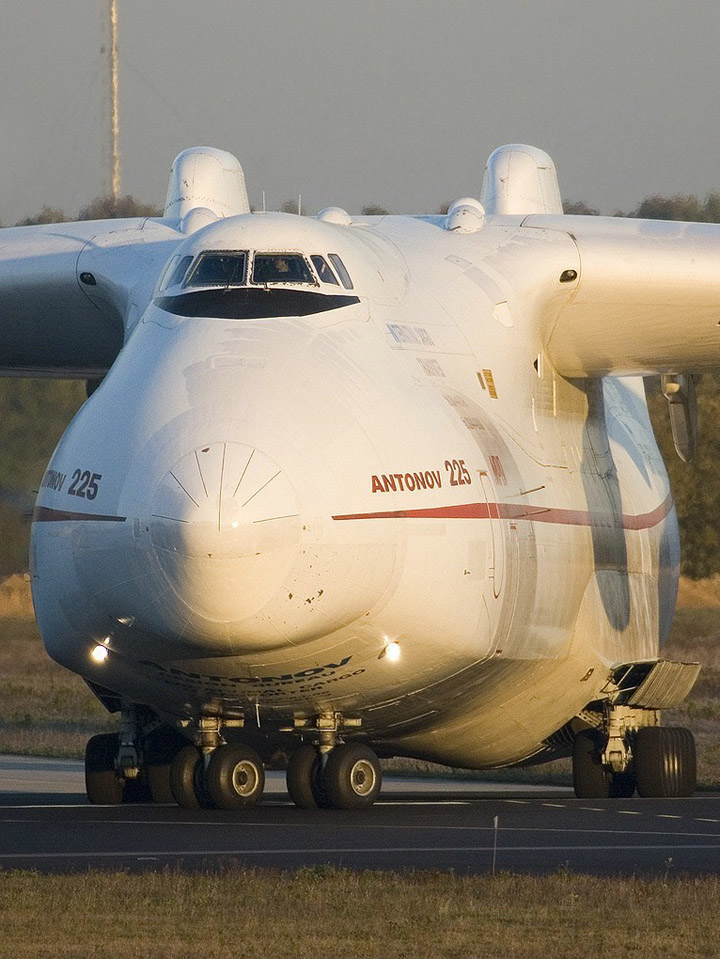 Antonov AN-225 the worlds heaviest and largest jet 14