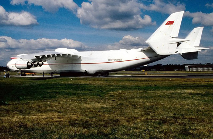 Antonov AN-225 the worlds heaviest and largest jet 17