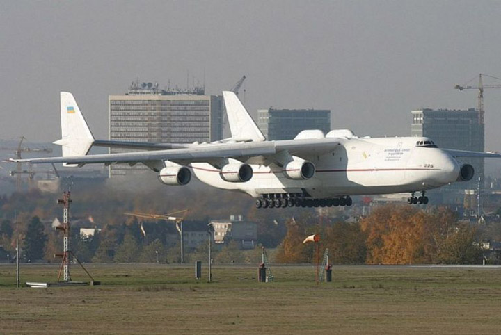 Antonov AN-225 the worlds heaviest and largest jet 4