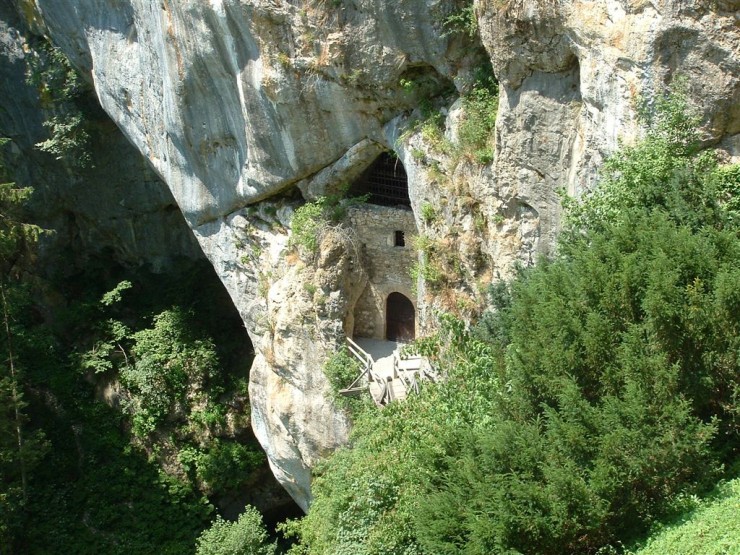 Предъямский град (замок в пещере) (31 фото)