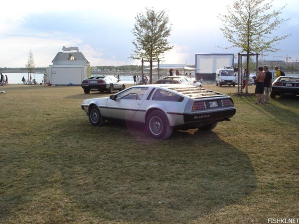  DeLorean   (4 )
