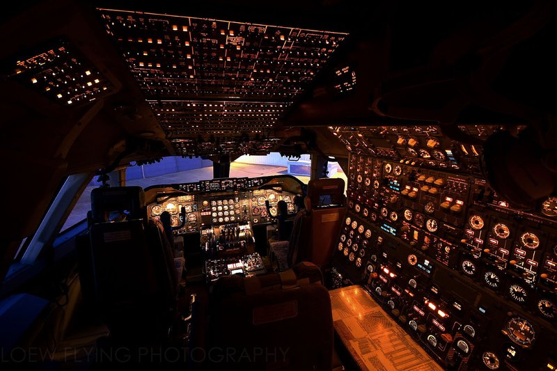 Cockpit of a Boeing 747-200
