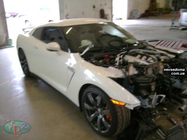 totally crashed nissan gtr