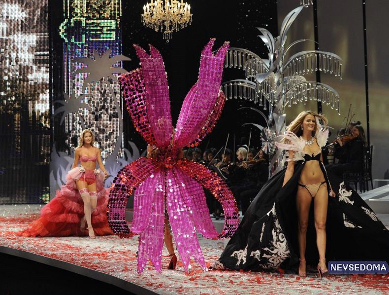 Victoria's Secret Fashion Show 2008  2 (99 )