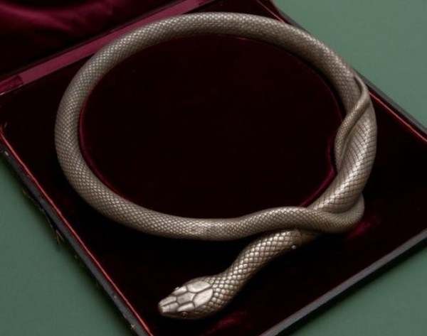 Шпага в форме змеи (5 фото)