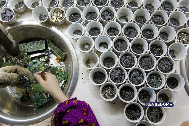 Китайский город по переработке электро-отходов (25 фото)