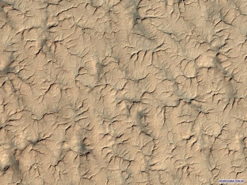          ,    NASA Mars Reconnaissance Orbiter,         .     ,        1999 .        ,   .     3 ,   8-. (NASA/JPL/University of Arizona)