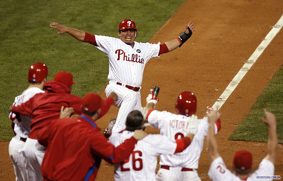 14)   «Philadelphia Phillies»     Runner           ,   "-  5-4      4    -   . (Jim Young/Reuters) 