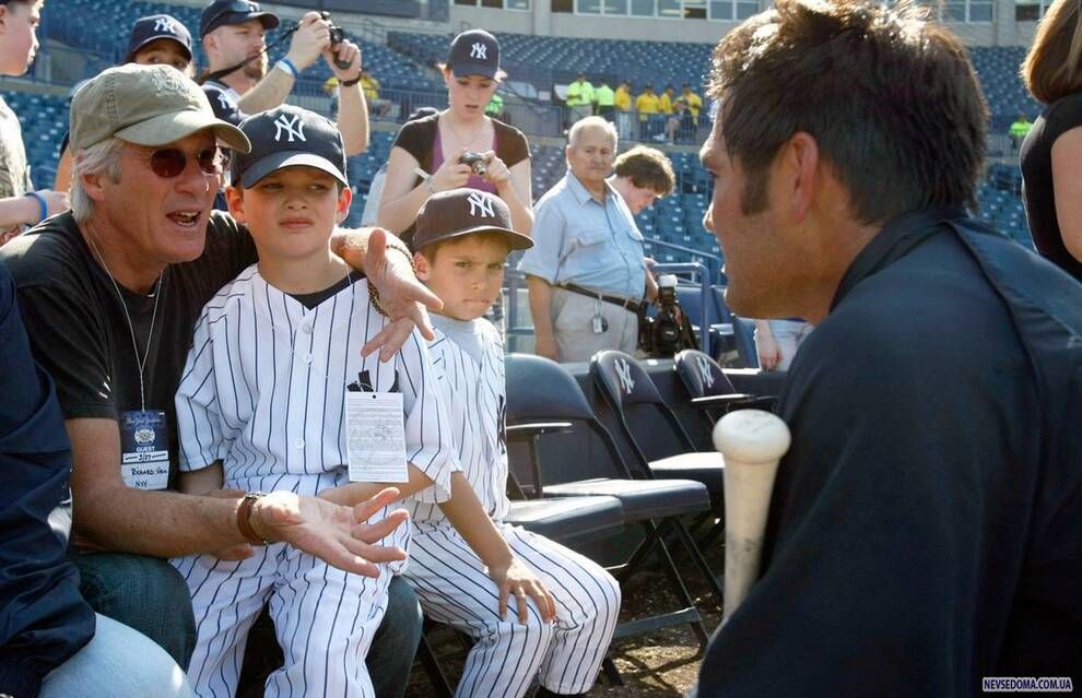 26.  ()     9-  ,    «New York Yankees»   ().  «Yankees»          ,  , 27  2009 . (Kathy Willens / AP)
