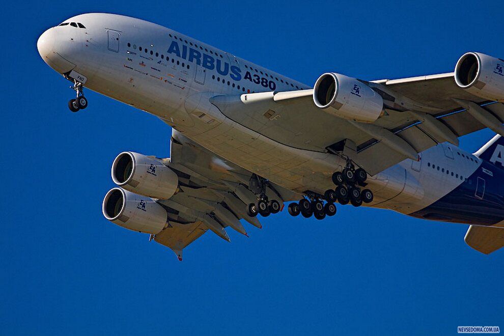 3)   ,  -   Airbus 380     .  ,       ,   Boeing 747  Boeing 777,     22 ,   4 ,   Boeing. Airbus         580-   ,     Airbus 380.      ,     