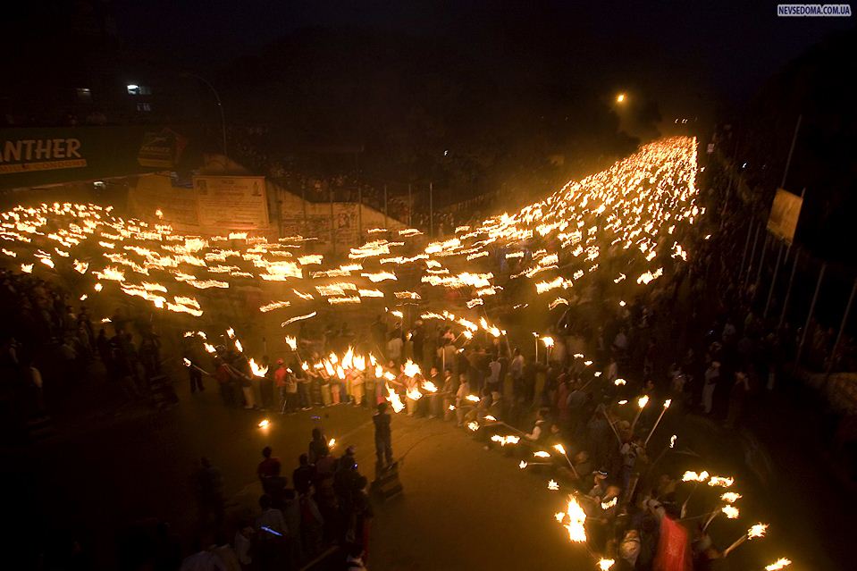 12)            ,    . (Gopal Chitrakar/Reuters) 