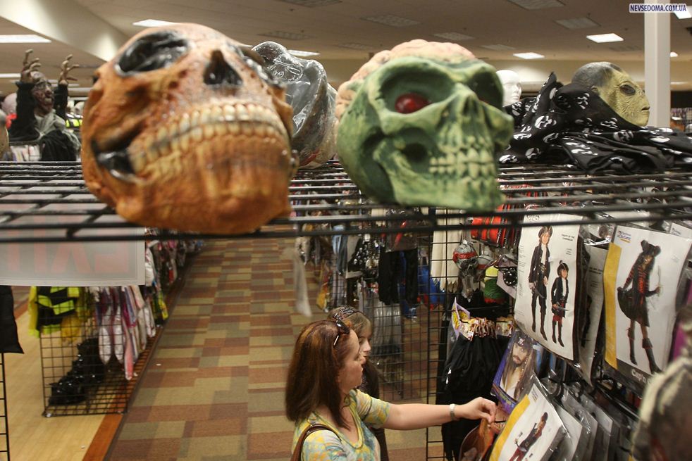 3.   «Halloween Adventure»,        «Circuit City»,  ,      21   ,  .        56,31     66,54    . (Getty Images / David McNew)