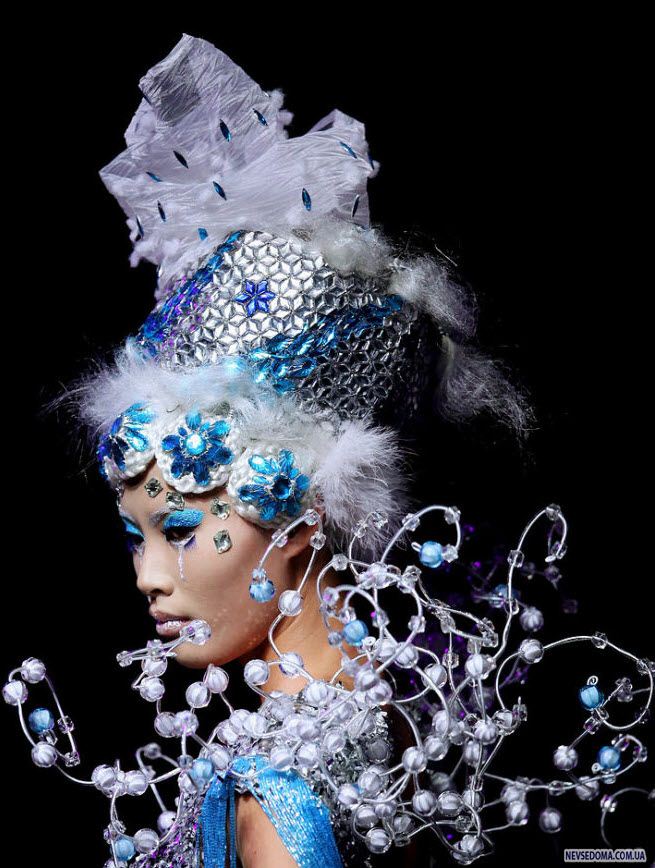 2.          «Eonfashion Award Colorful Cosmetic Design Contest 2009»,       6   . (Feng Li, Getty Images)