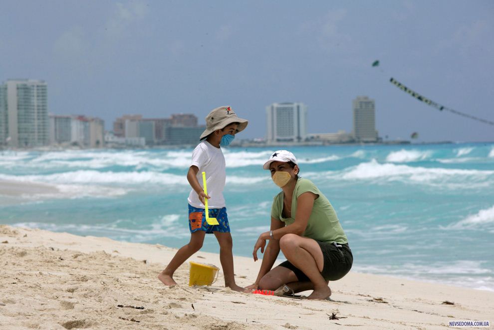 30.                 , . (AP Photo/Israel Leal )