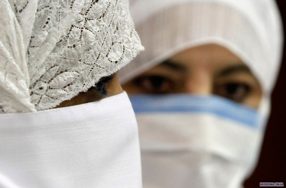 32.           H1N1  -   7  2009 .       ,            -    . (AP Photo/Hassan Ammar)