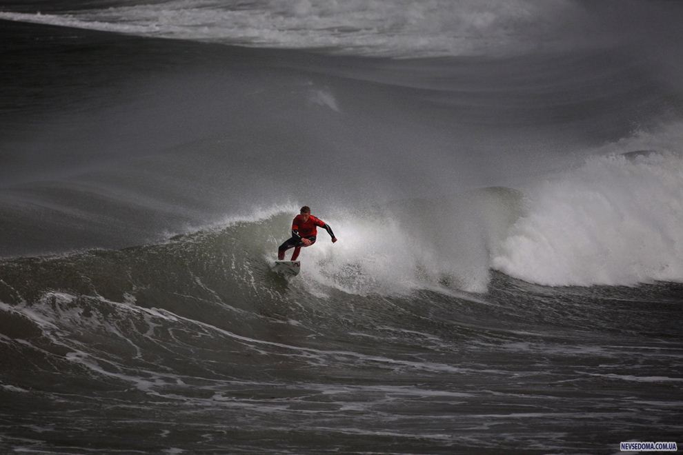 15.         «UK Pro Surfing Tour» 14  2009   , .     -    .        ,             . (Matt Cardy/Getty Images)