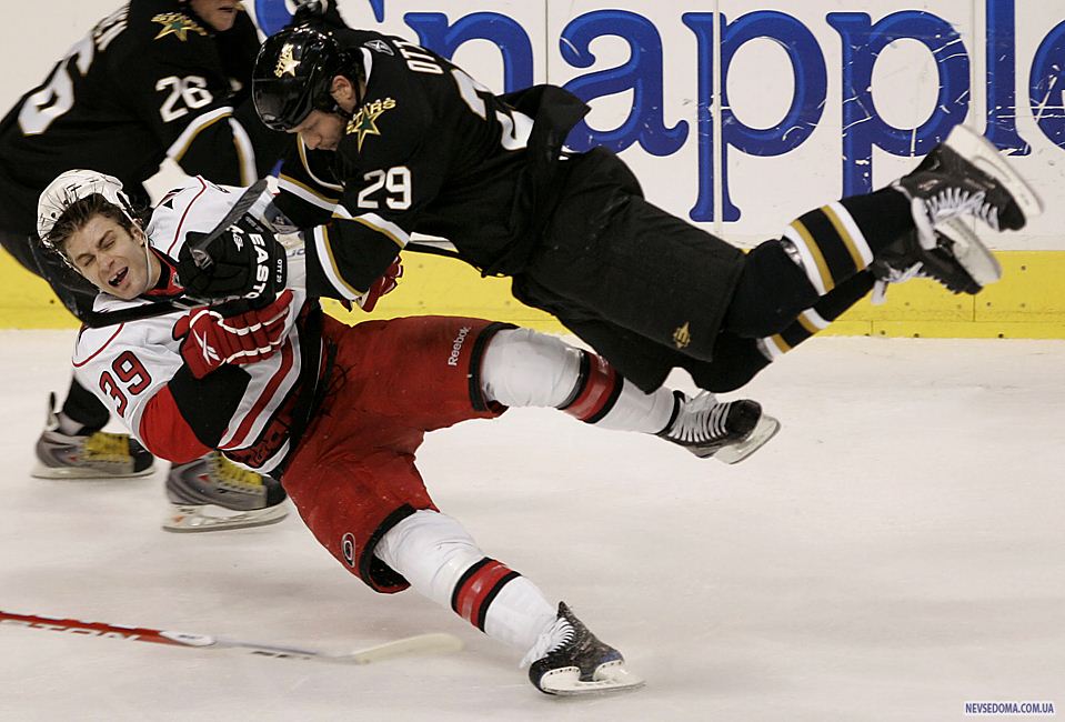 10)   «Dallas Stars»   (29)     «Carolina Hurricanes»   (39)      .   2-0. (Mike Fuentes/Associated Press) 