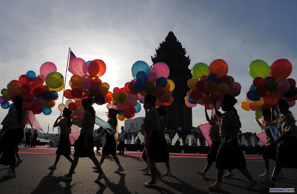 18.             9 .    56-    . (AFP / Getty Images / Tang Chhin Sothy)