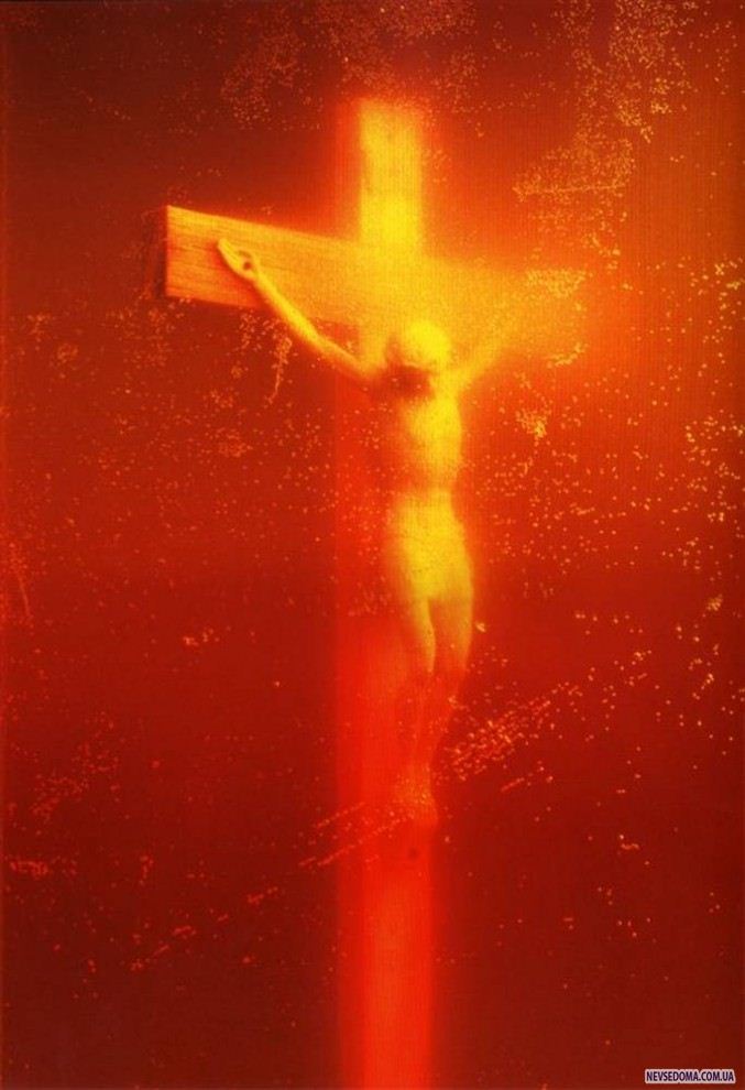 16. « » (Piss Christ)   –       .         1989 ,   ,         .   ,     . (Andres Serrano/Getty Images)