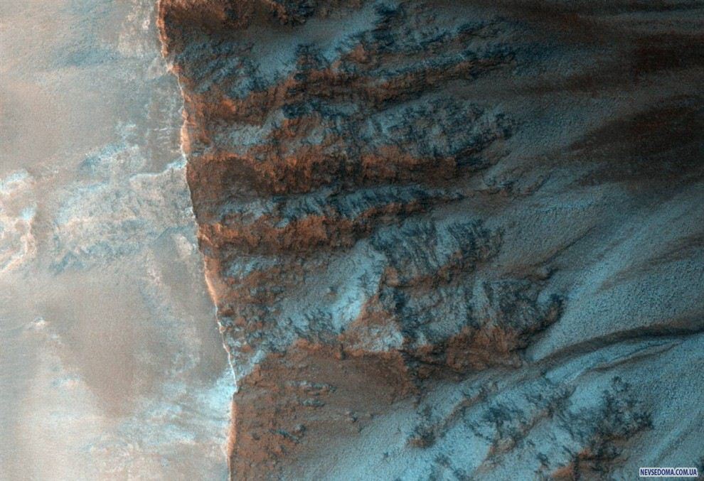 18.   ,   «Mars Reconnaissance Orbiter»   18 ,  ,         .  , ,   ,         - . (NASA/JPL/University of Arizona)