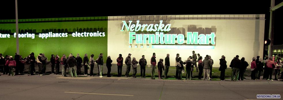 6.      «Nebraska Furniture Mart»  ,  ,    27 . (AP / Nati Harnik)