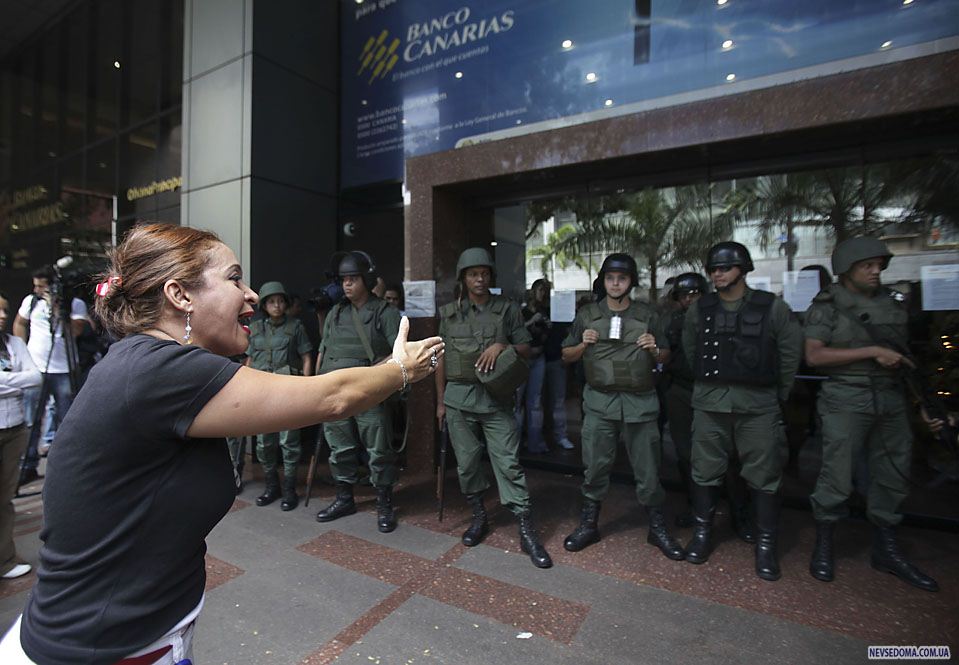 11)   «Canarias»      , .      ,     . ( /Associated Press)