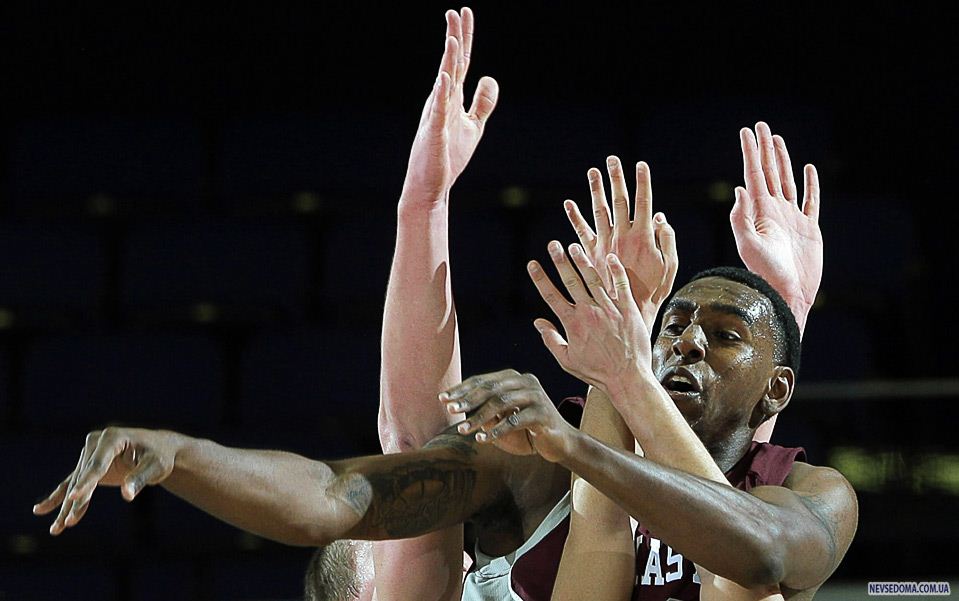 23.    «Texas A&M»   ,      «Minnesota»      . , 29 . (AP Photo/Jae C. Hong)