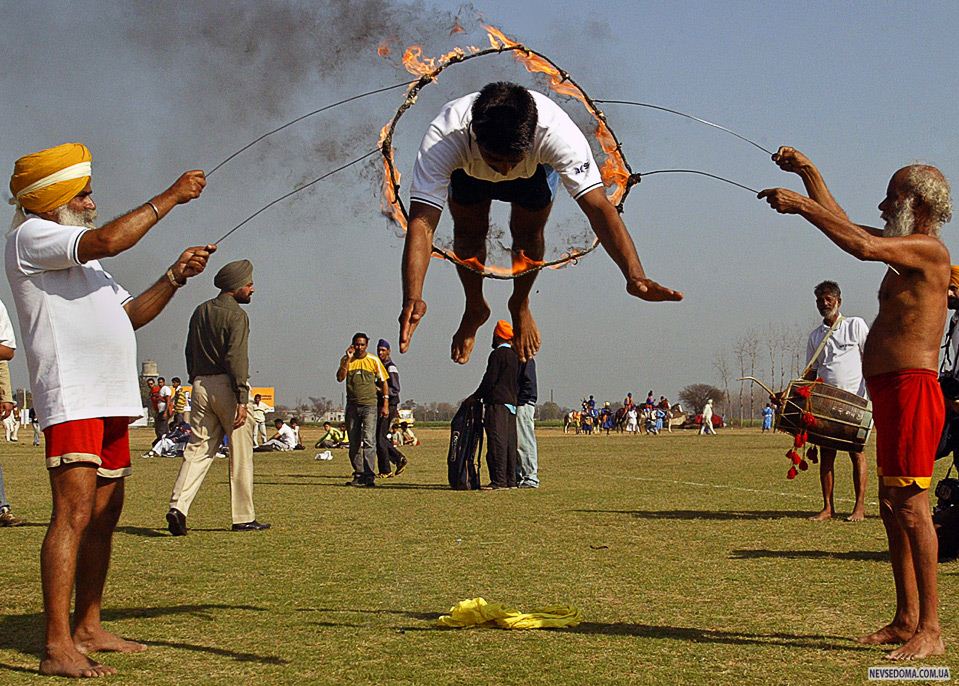 12.     -   , , 13 . ,  ,  «  »,      ,       . (REUTERS/Munish Sharma)