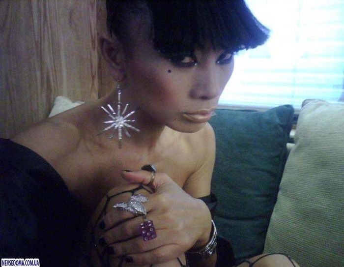       (Bai Ling) (125 )