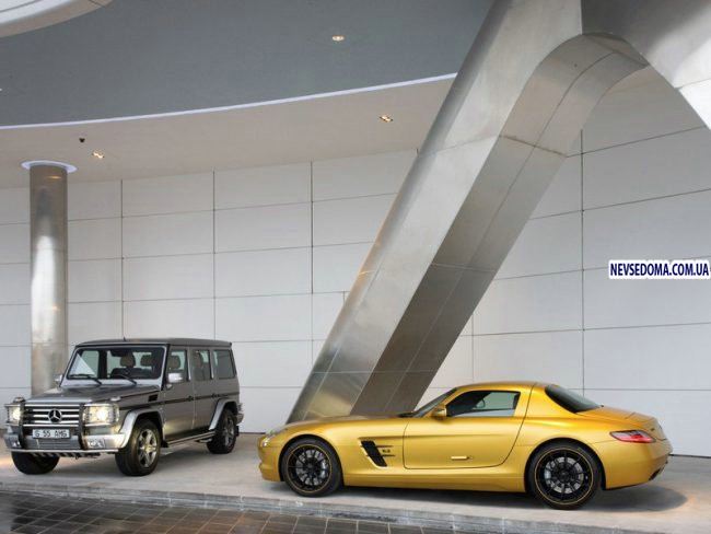 Mercedes Gold SLS AMG