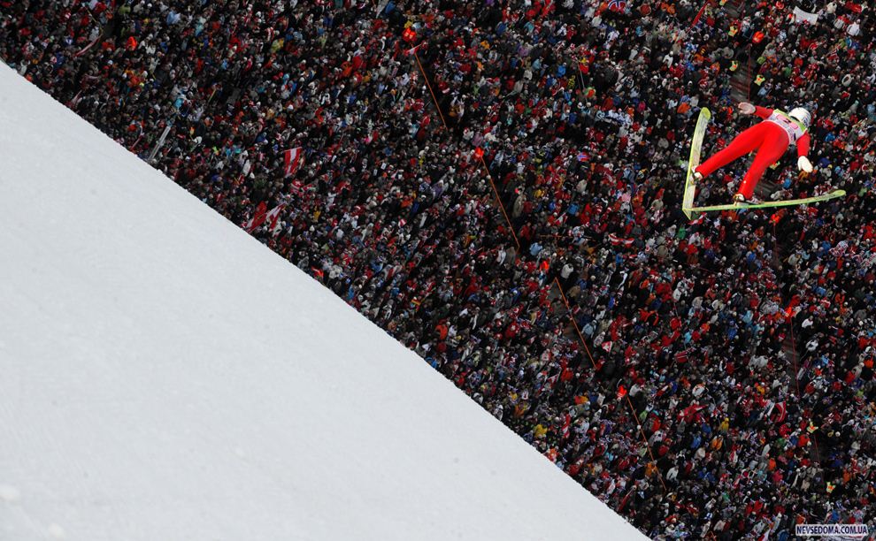 22.           «Four Hills FIS»     4  2009   . (JOE KLAMAR/AFP/Getty Images)