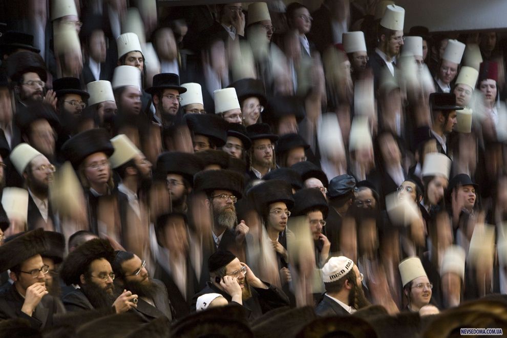 31. - ,   «Vishnitz Hassidic»           9  2009     –     -. (MENAHEM KAHANA/AFP/Getty Images)