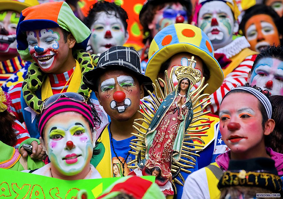 TOPSHOTS-MEXICO-CLOWNS-VIRGIN OF GUADALUPE