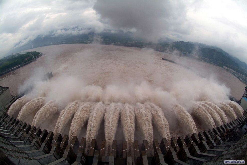 5)      «Three Gorges» 22  2007   ,    .      ,    . (STR/AFP/Getty Images)