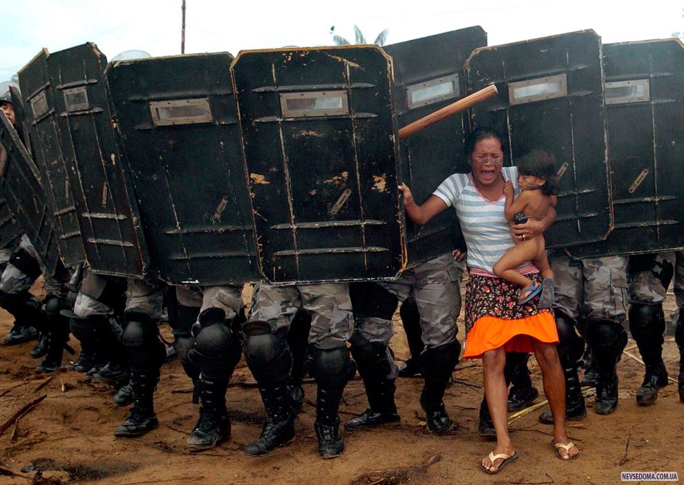 13)            ,       200    «Landless Movement»            11  2008 . (REUTERS/Luiz Vasconcelos-A Critica/AE)