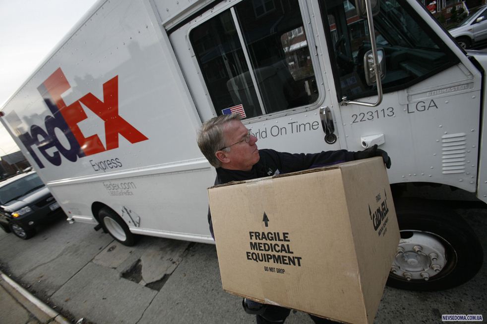 16.    «FedEx»         - 14 . (AP / Mark Lennihan)