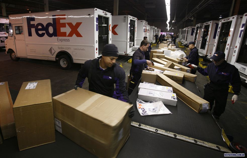 18.   ( )     «FedEx»   -  14 . (AP / Mark Lennihan)