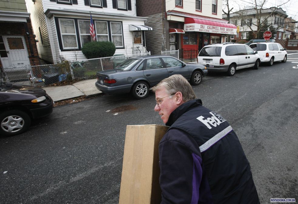 19.    «FedEx»     -  14 . (AP / Mark Lennihan)