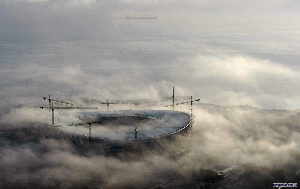 5)     «Green Point»      2010   25  2009 .          ,   11  2010 . (REUTERS/Mike Hutchings)