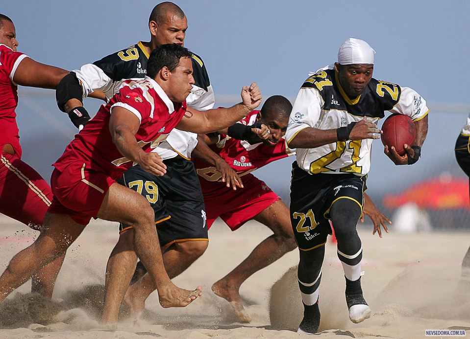 19.    «Copacabana Piratas» ()         «Carioca Bowl 2009»     -- 20 . (AP Photo/Felipe Dana)