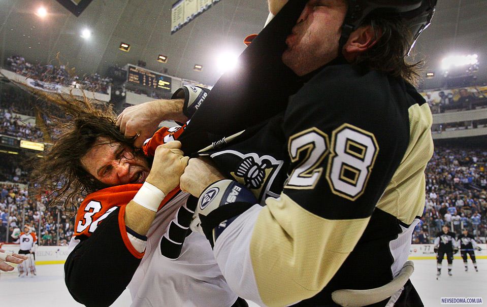 25.     :    «Philadelphia Flyers» ()     «Pittsburgh Penguins»    NHL   « » 15   . (Bruce Bennett/Getty Images)