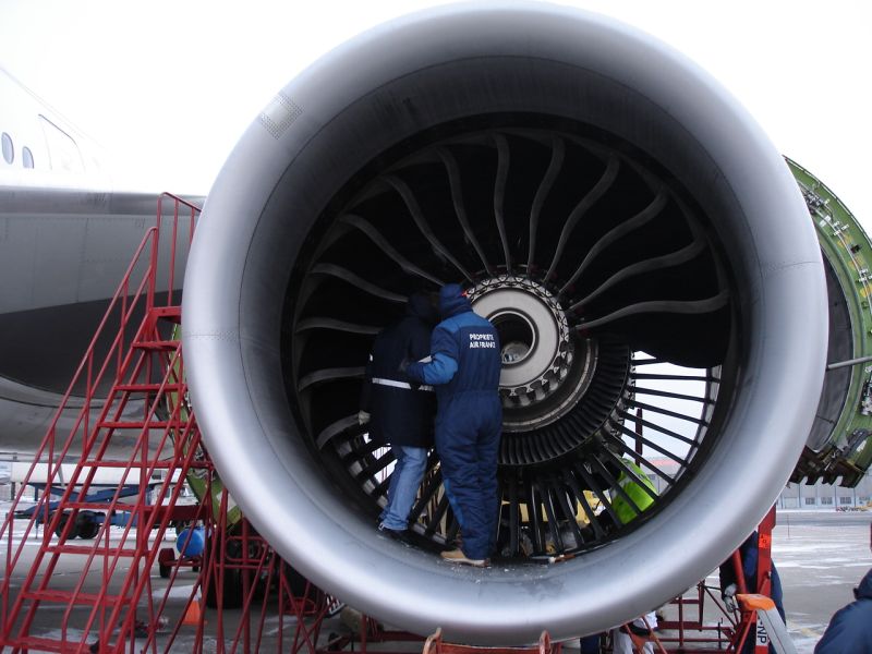 Замена двигателя на Boeing 777 